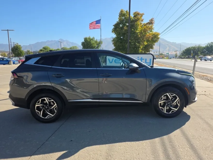 2024 Kia Sportage LX photo 1