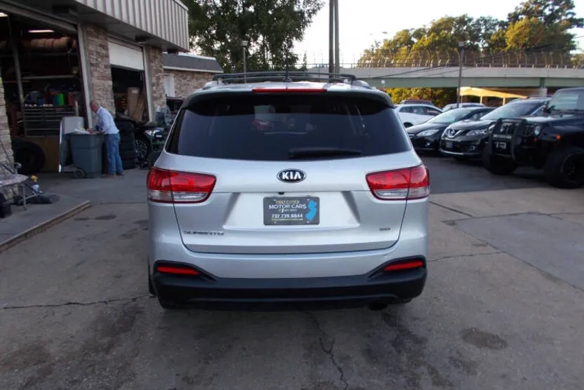 2016 Kia Sorento LX photo 1