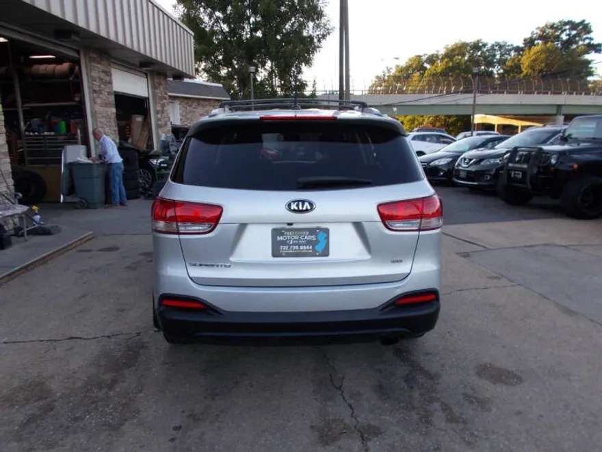 2016 Kia Sorento LX photo 1