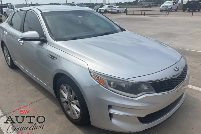 2017 Kia Optima LX photo 1