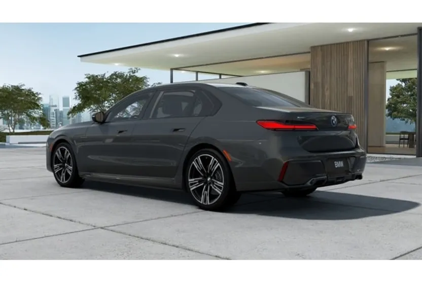 2026 Bmw 750e photo 1