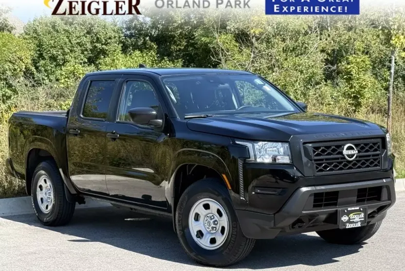 2022 Nissan Frontier S Crew Cab photo 1