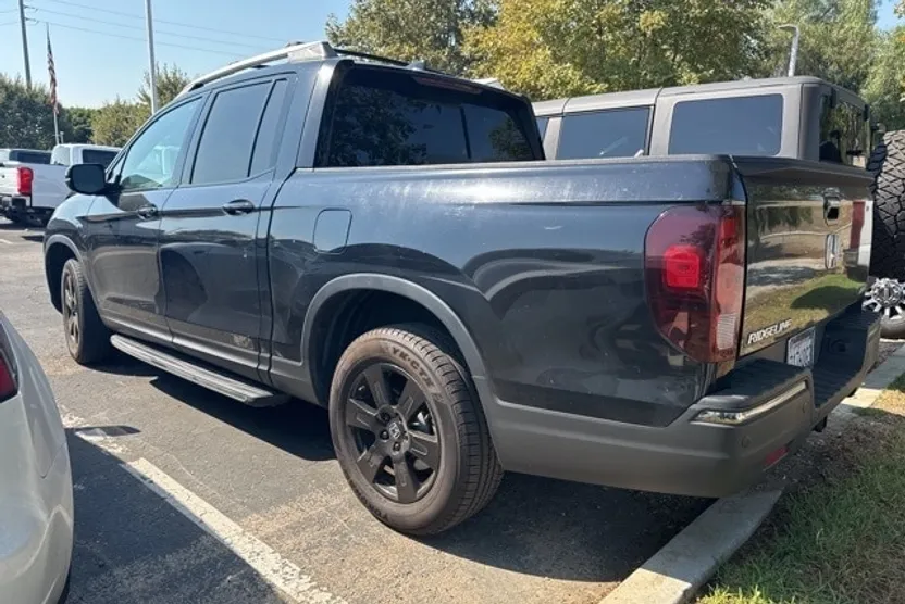2020 Honda Ridgeline Black Edition photo 1