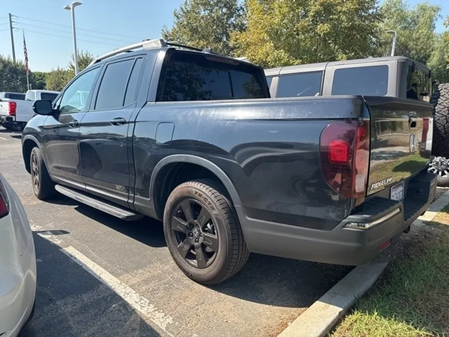 2020 Honda Ridgeline Black Edition photo 1