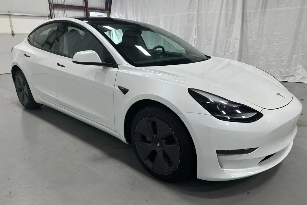 2023 Tesla Model 3 photo 1
