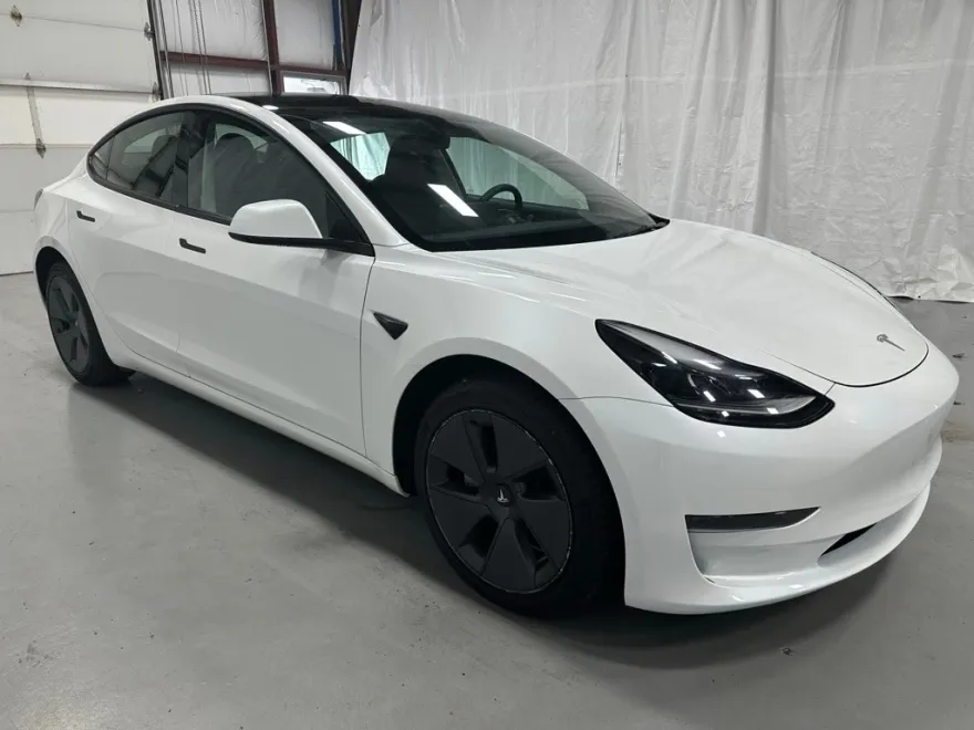 2023 Tesla Model 3 photo 1