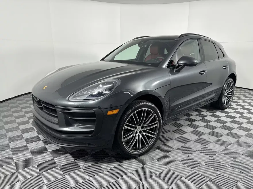 2025 Porsche Macan T photo 1