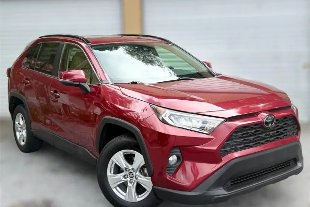 2019 Toyota RAV4 XLE Sport photo 1