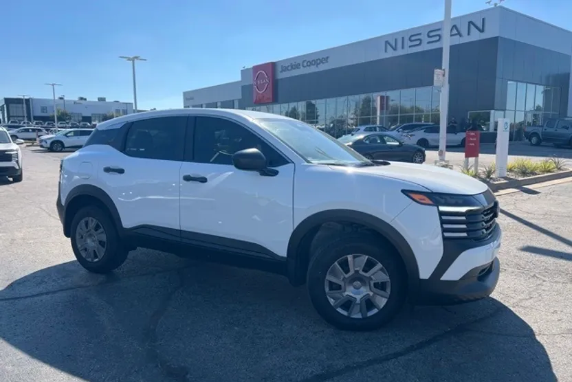 2025 Nissan Kicks S photo 1