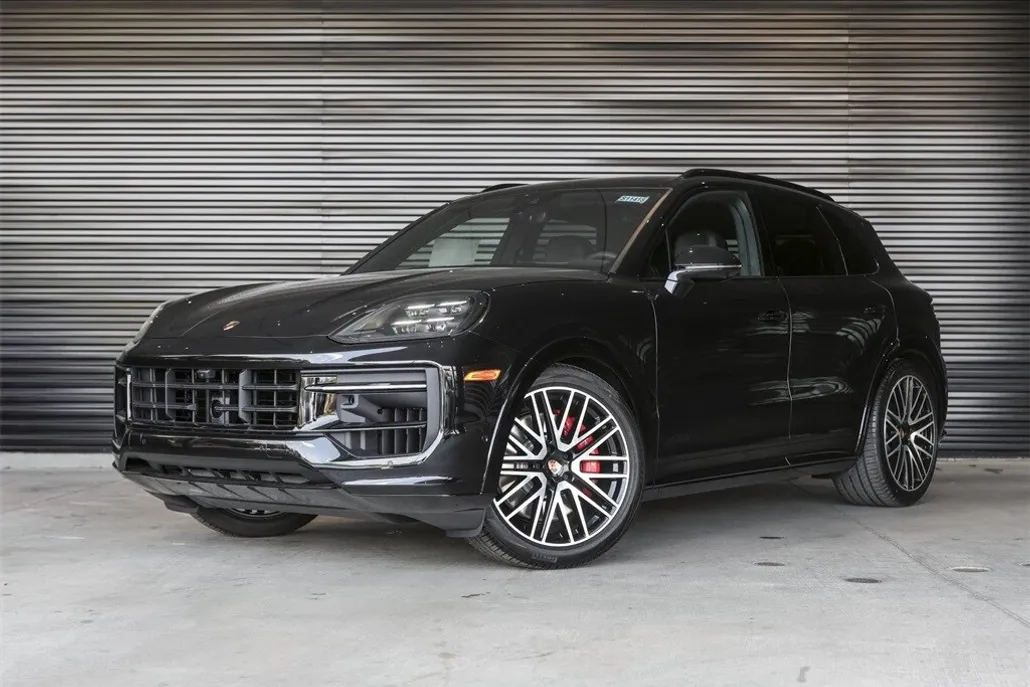 2026 Porsche Cayenne GTS photo 1