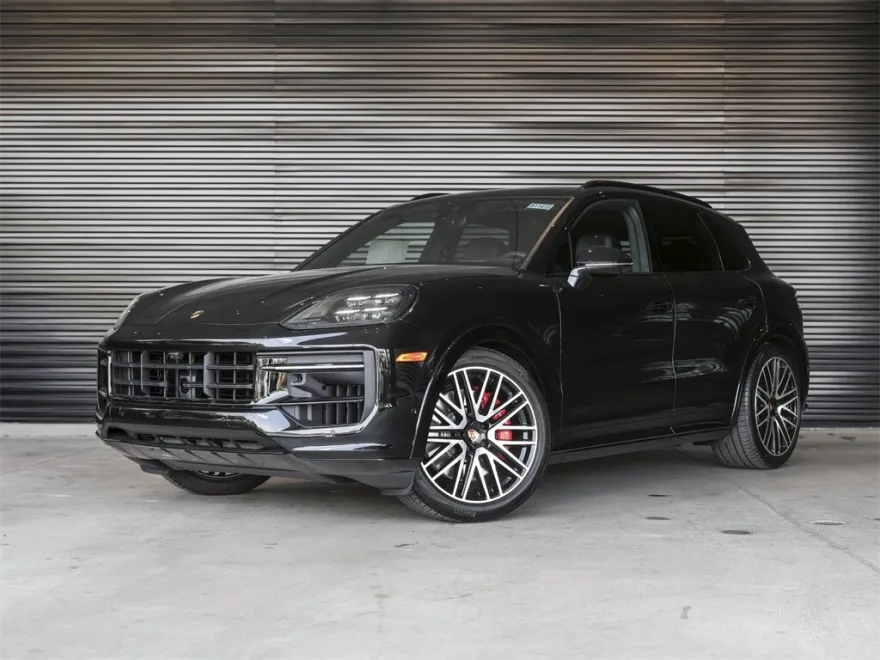 2026 Porsche Cayenne GTS photo 1