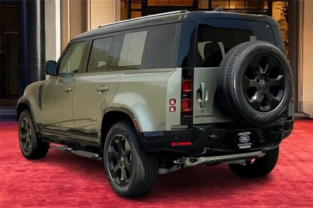 2025 Land Rover Defender 110 X-Dynamic SE photo 1