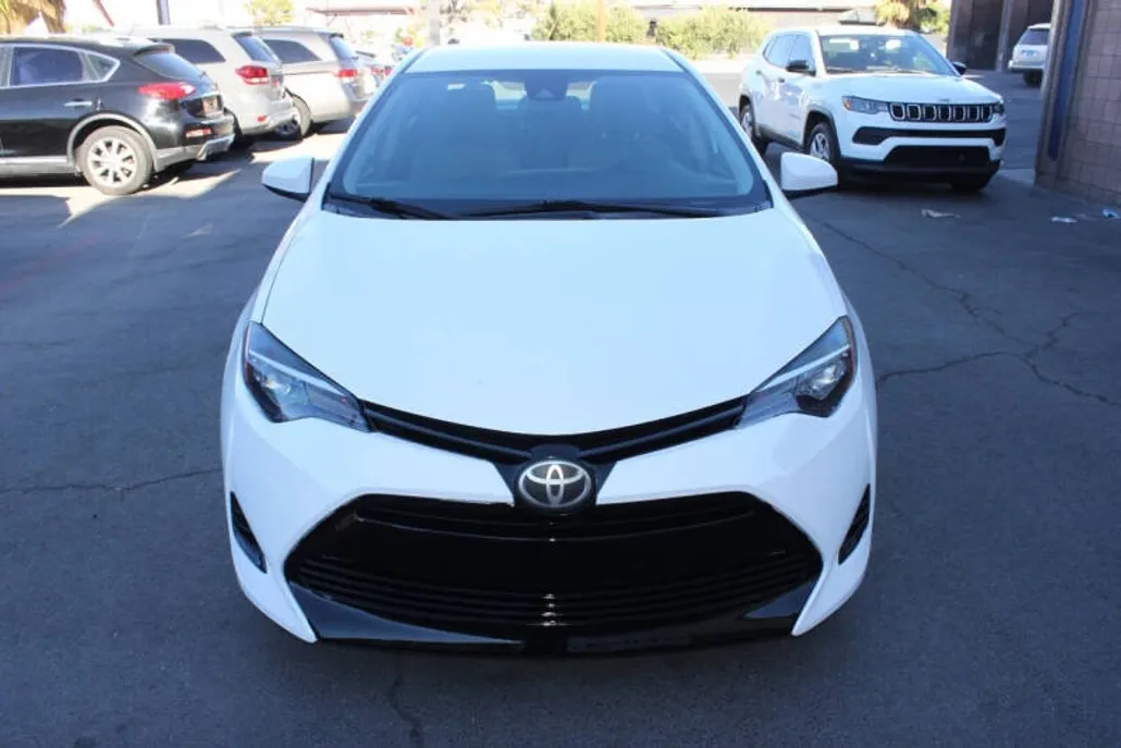 2017 Toyota Corolla LE photo 1