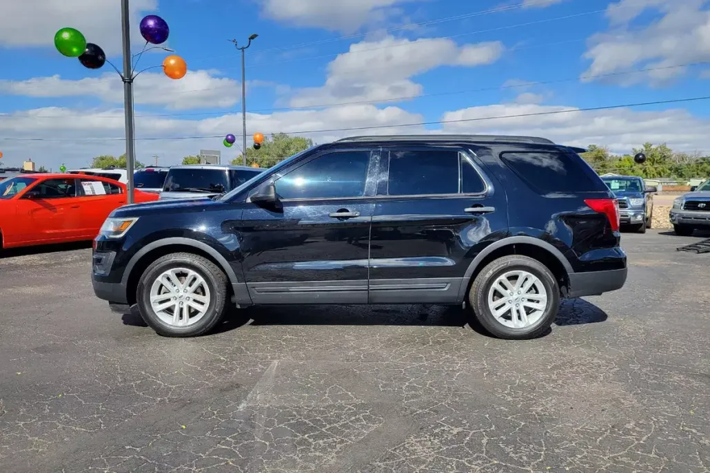 2017 Ford Explorer Base photo 1