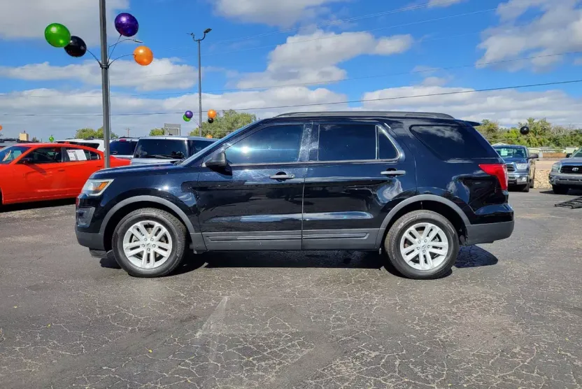 2017 Ford Explorer Base photo 1