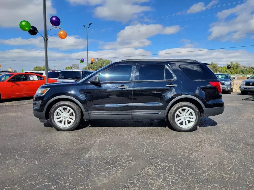 2017 Ford Explorer Base photo 1
