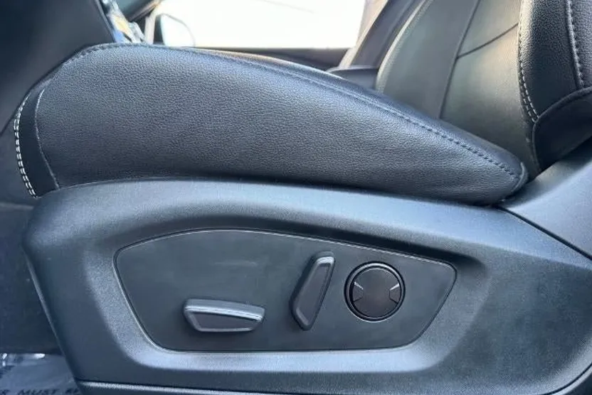 2022 Ford Explorer ST photo 1