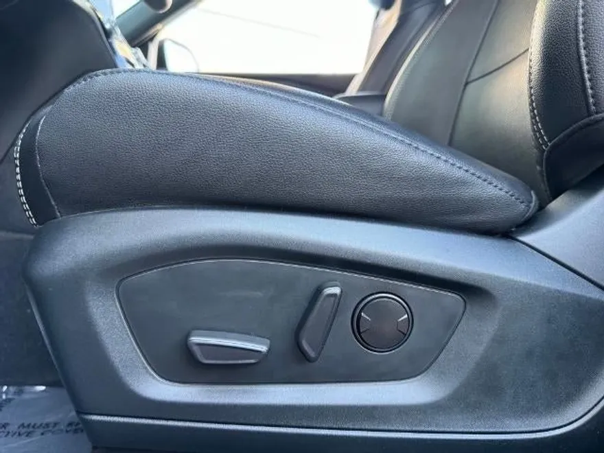 2022 Ford Explorer ST photo 1