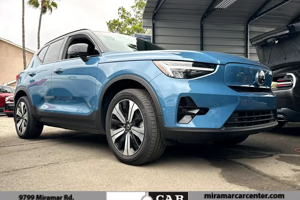 2023 Volvo XC40 Recharge Plus photo 1