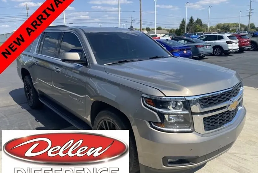 2017 Chevrolet Suburban LT photo 1