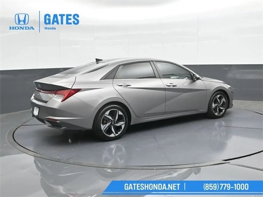 2021 Hyundai Elantra SEL photo 1
