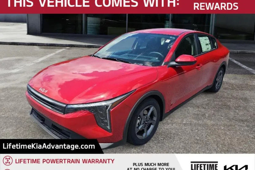 2025 Kia K4 LXS photo 1
