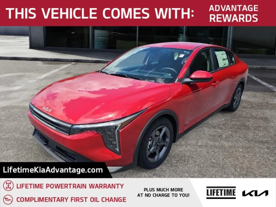 2025 Kia K4 LXS photo 1