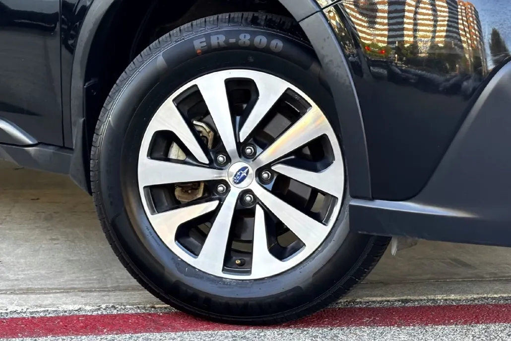 2021 Subaru Outback Premium photo 1