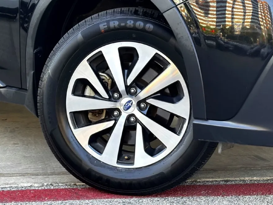 2021 Subaru Outback Premium photo 1