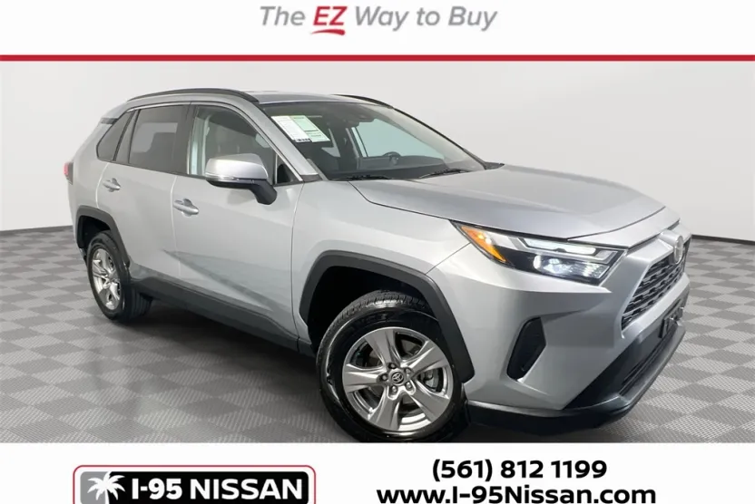 2023 Toyota RAV4 XLE photo 1