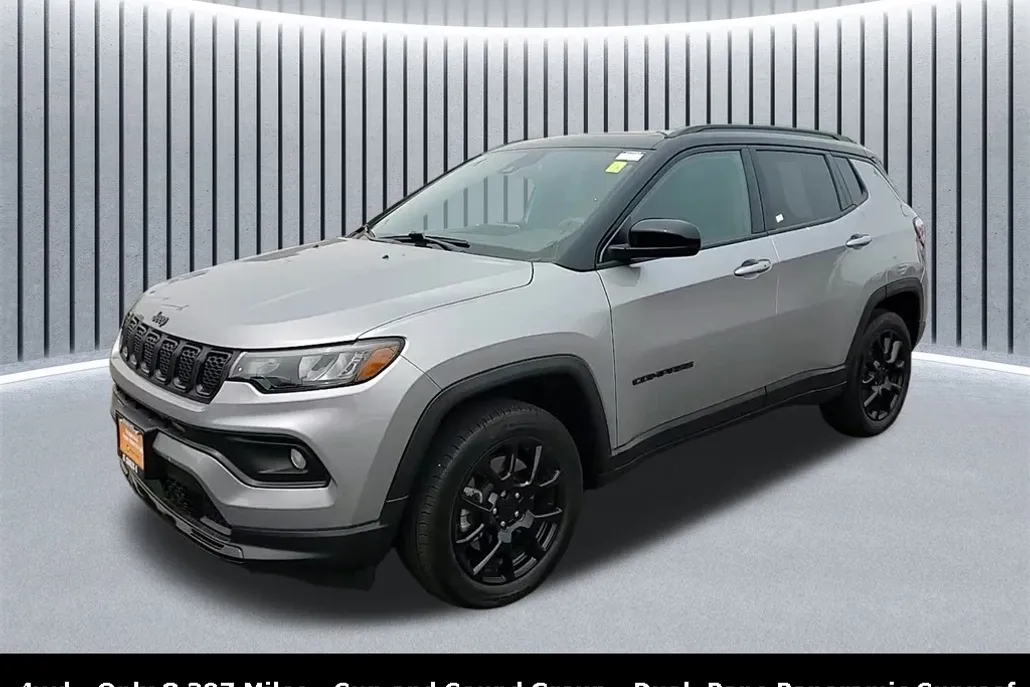 2023 Jeep Compass Limited Sport photo 1