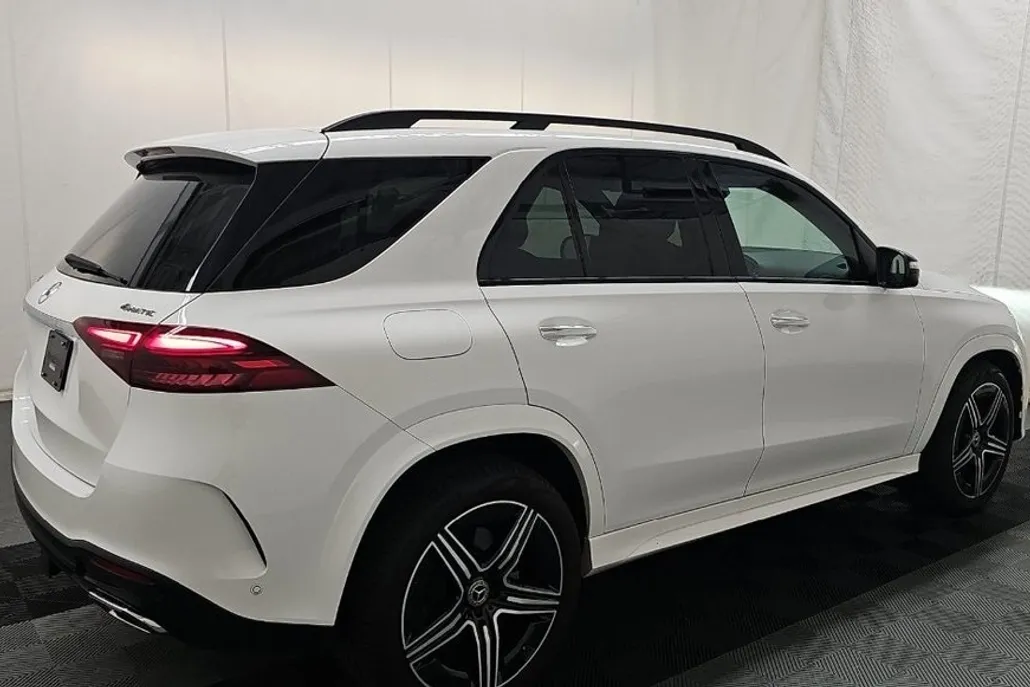 2024 Mercedes Benz GLE 450e photo 1