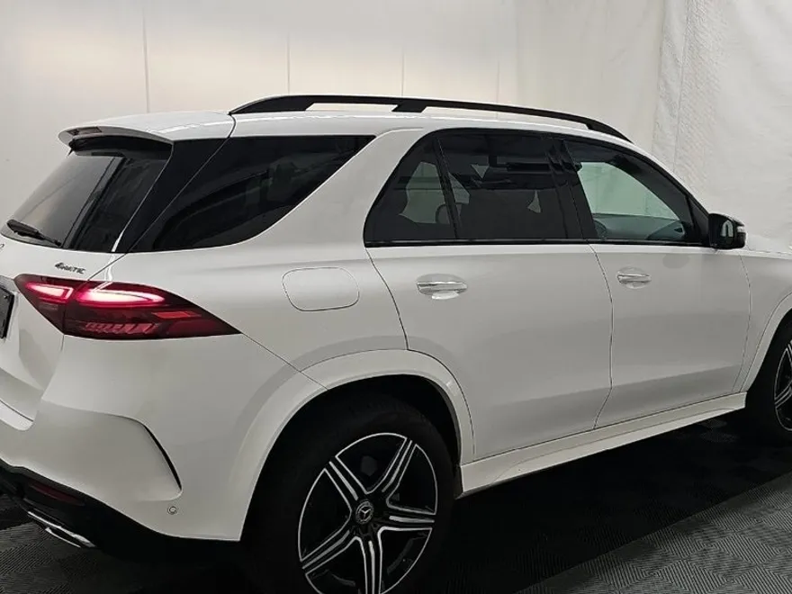 2024 Mercedes Benz GLE 450e photo 1