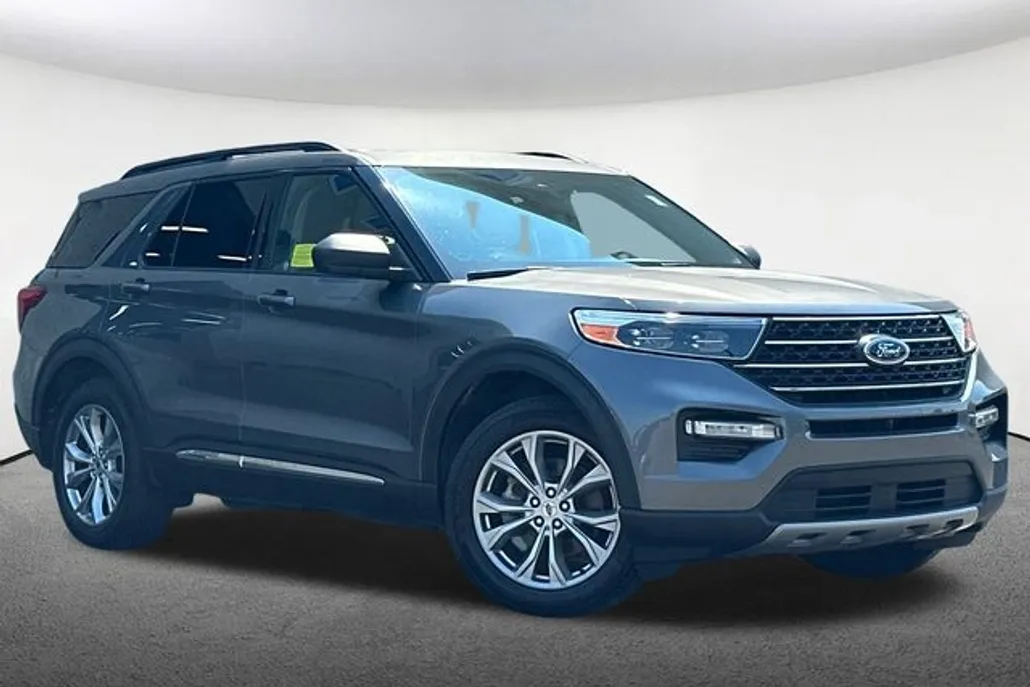 2023 Ford Explorer XLT photo 1
