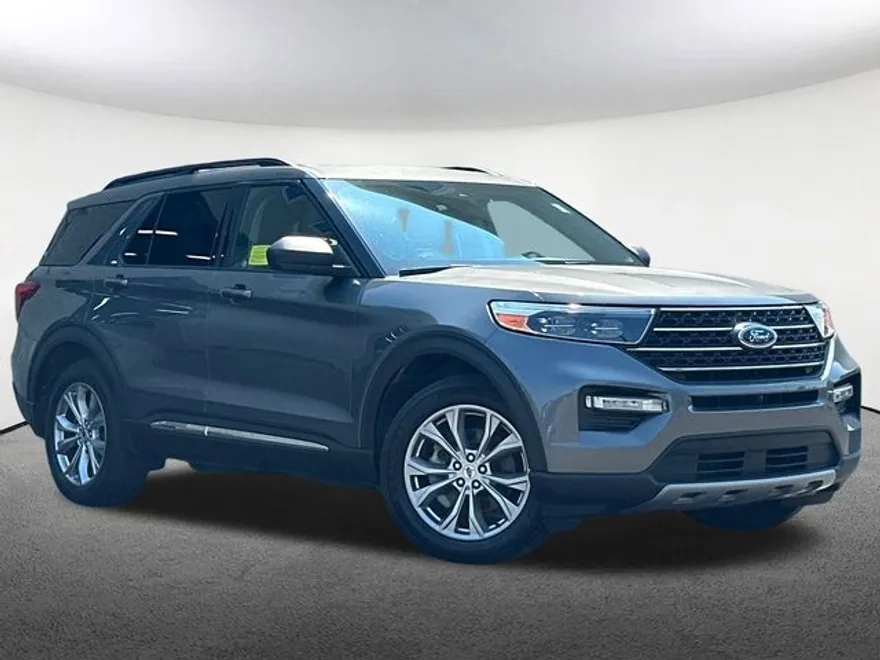 2023 Ford Explorer XLT photo 1