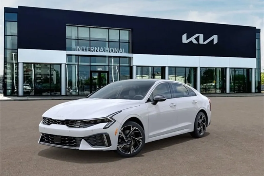 2025 Kia K5 GT-Line photo 1