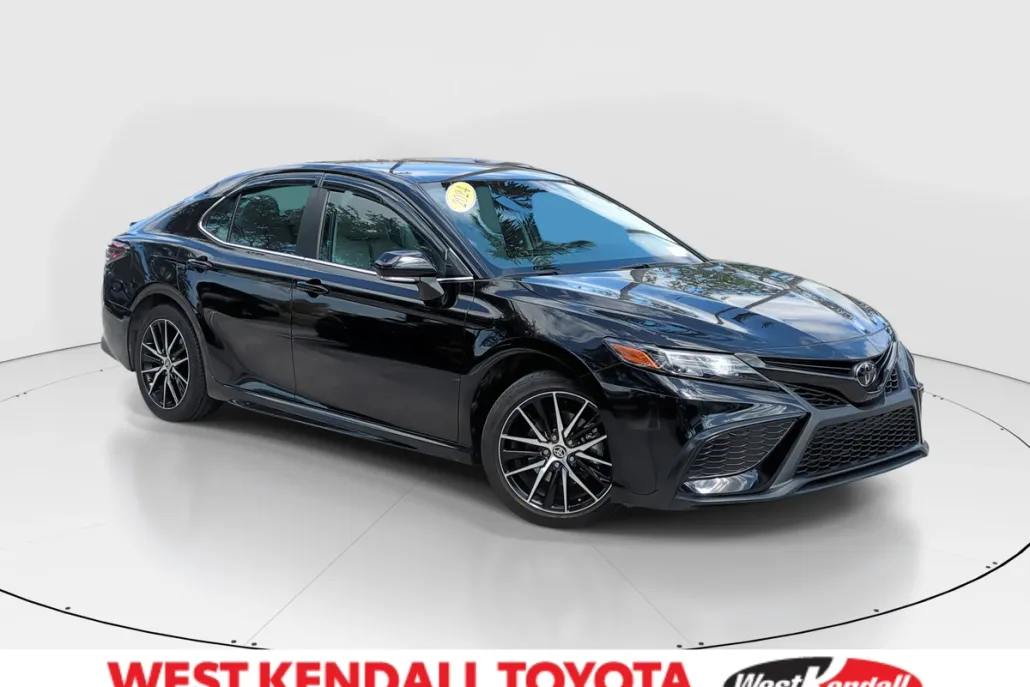 2024 Toyota Camry SE photo 1