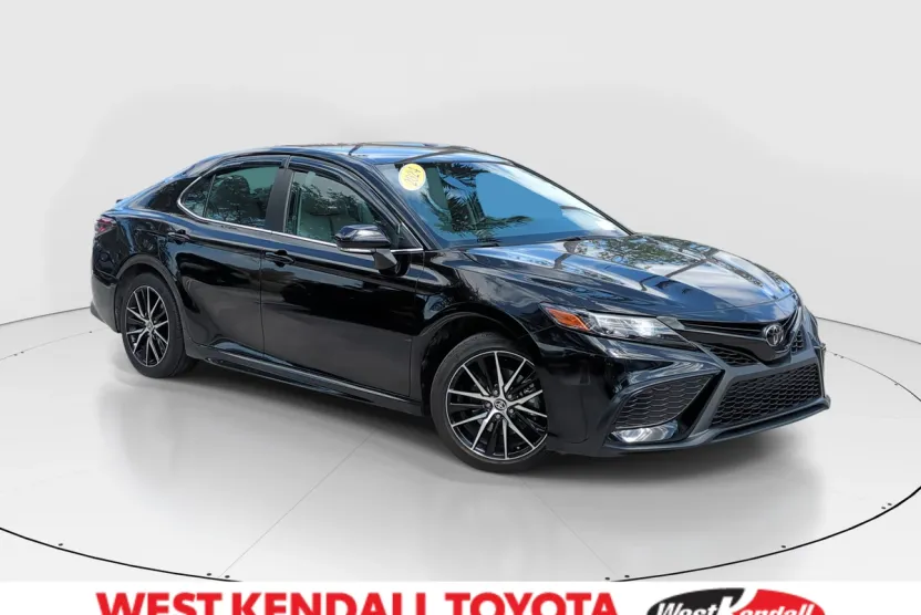 2024 Toyota Camry SE photo 1