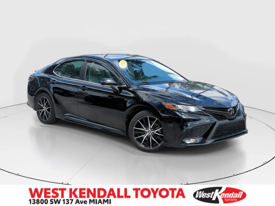 2024 Toyota Camry SE photo 1