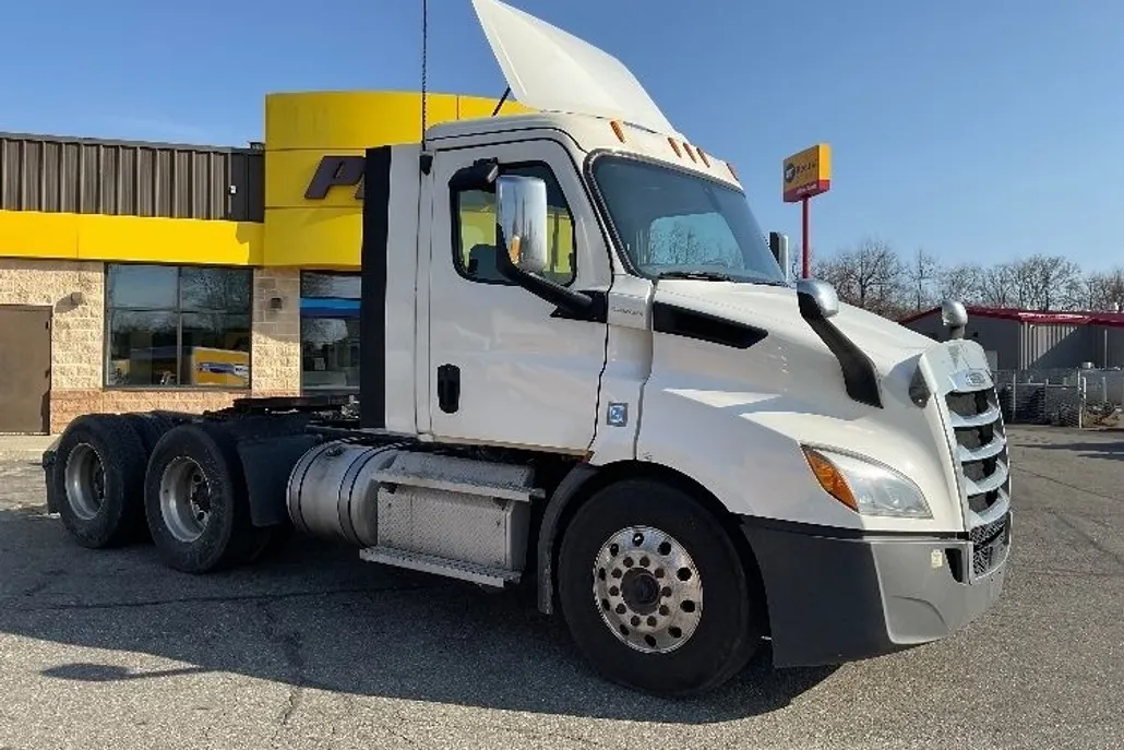 2020 Freightliner Cascadia 116" Day cab photo 1
