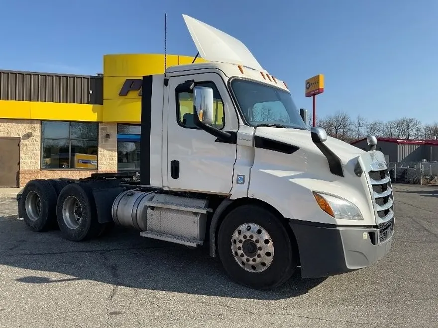 2020 Freightliner Cascadia 116" Day cab photo 1