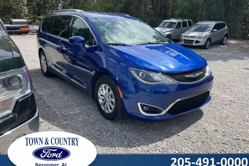 2019 Chrysler Pacifica Touring L photo 1