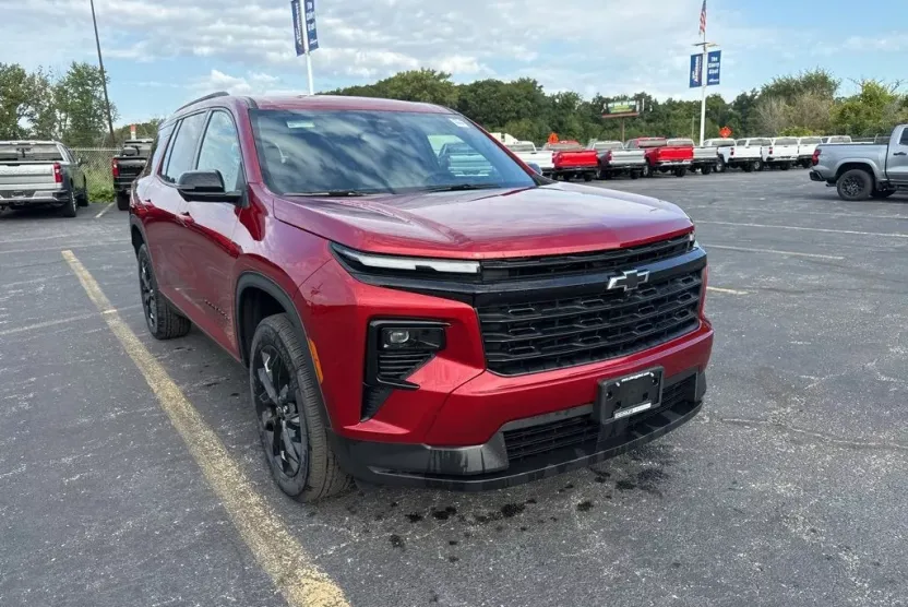 2025 Chevrolet Traverse 2LT photo 1
