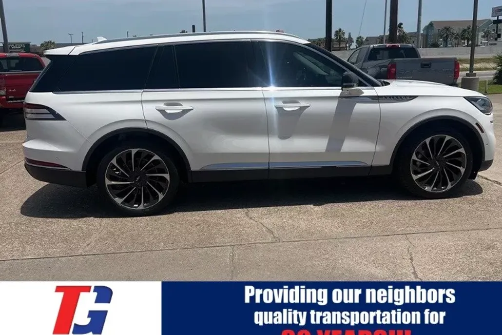 2023 Lincoln Aviator Reserve photo 1