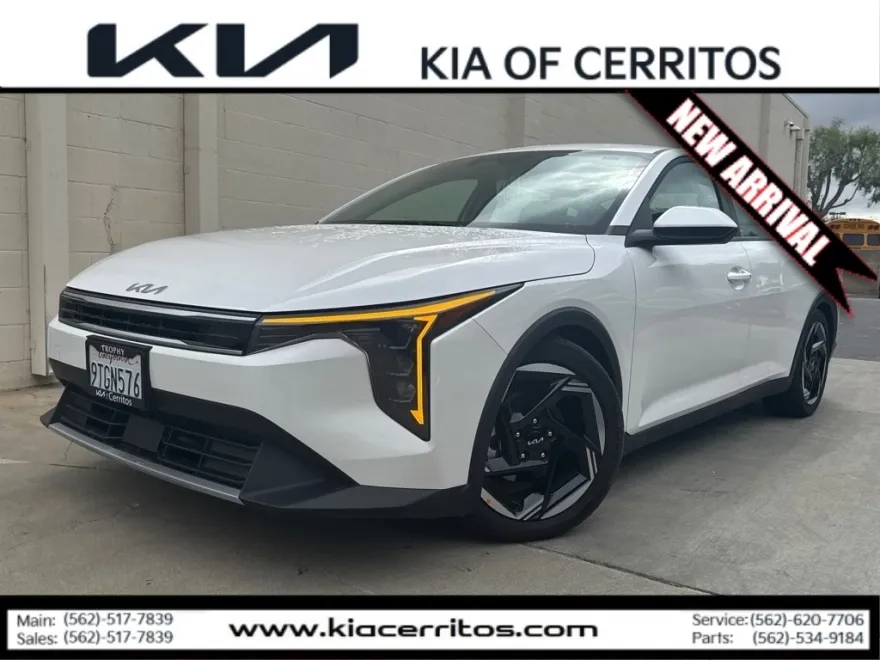 2025 Kia K4 EX photo 1