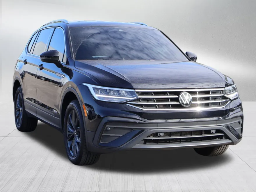 2023 Volkswagen Tiguan SE photo 1