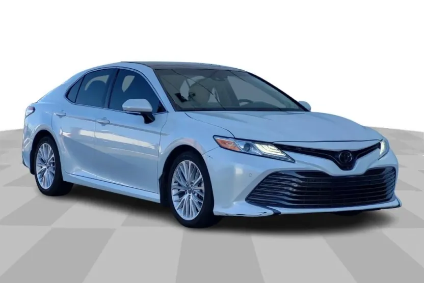2018 Toyota Camry XLE photo 1