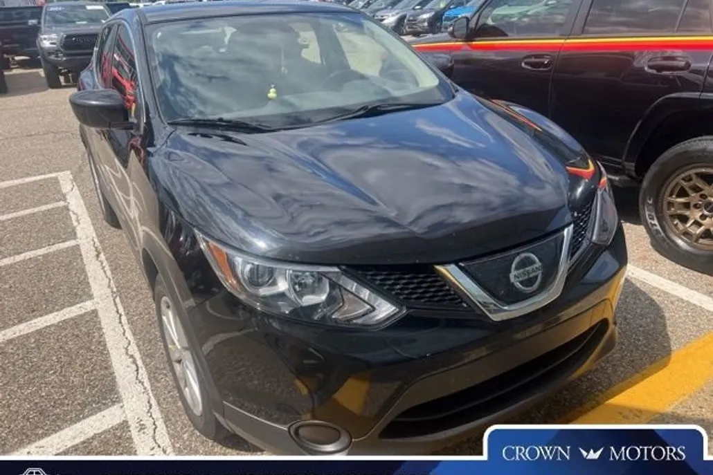 2018 Nissan Rogue Sport S photo 1