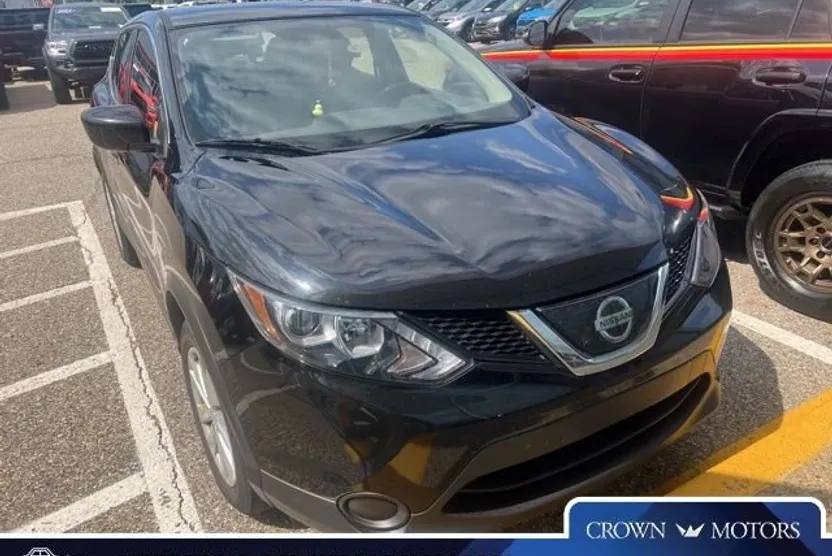 2018 Nissan Rogue Sport S photo 1