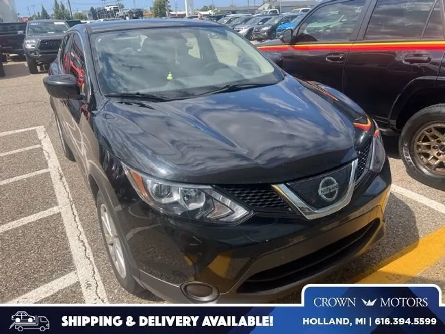 2018 Nissan Rogue Sport S photo 1